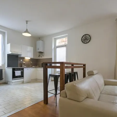 Semesterbostad Grande Maison T3, Proche Confluence, Lyon Centre, Garage *