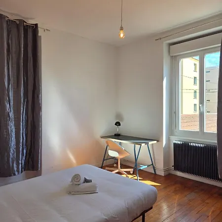 Grande Maison T3, Proche Confluence, Lyon Centre, Garage *