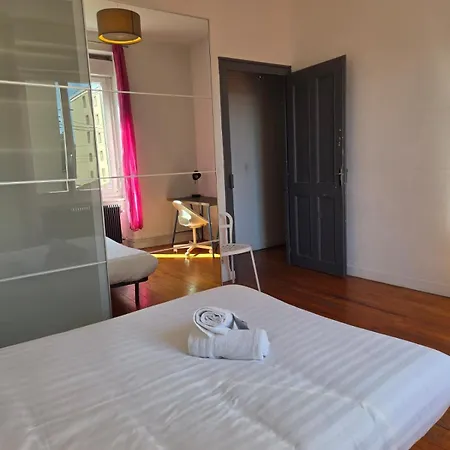 펜션 Grande Maison T3, Proche Confluence, Lyon Centre, Garage *